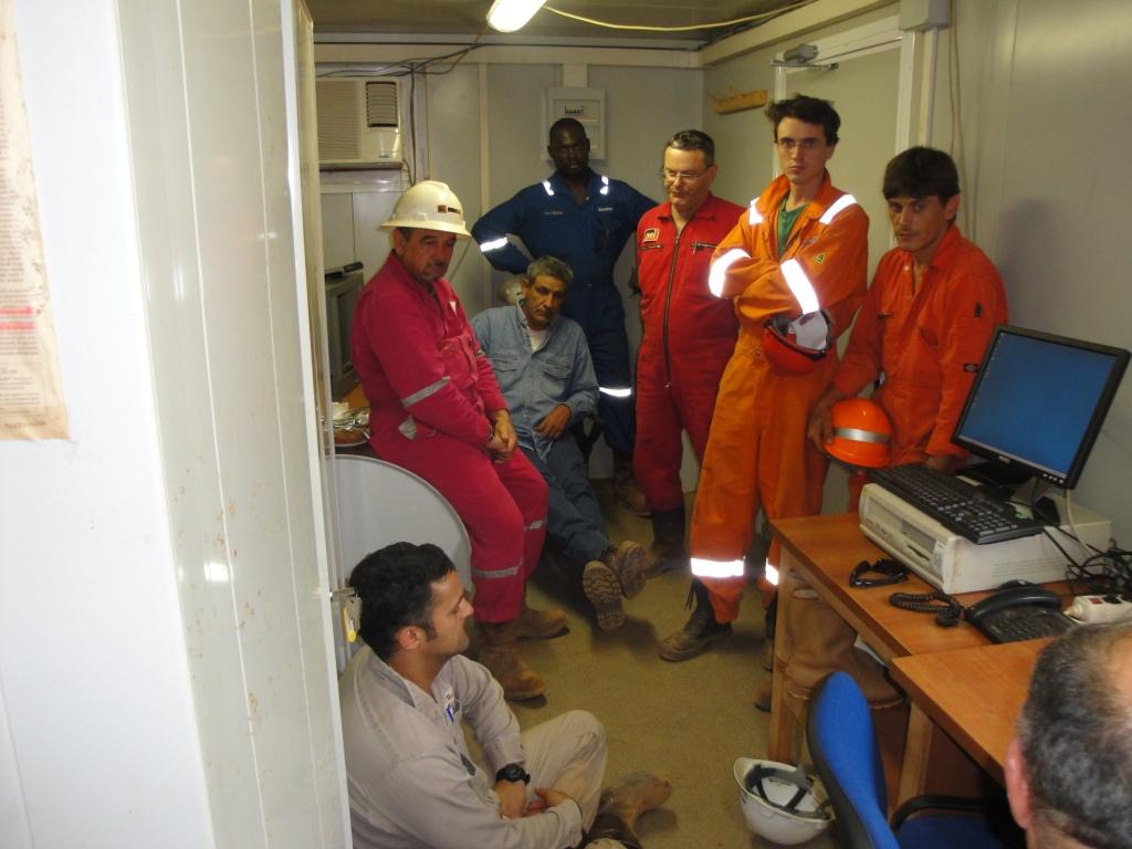 International team briefing mudlogging unit