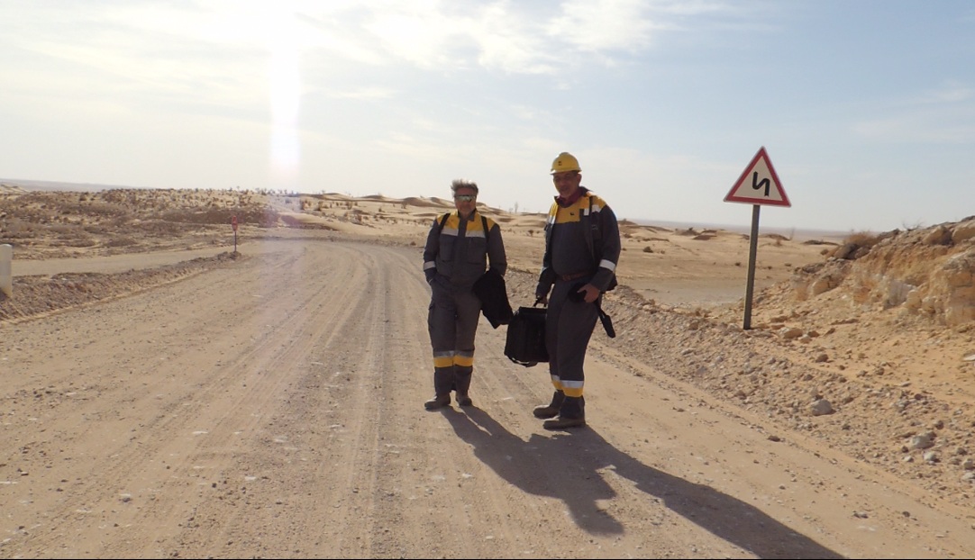 Company man and wellsite geologist desert road